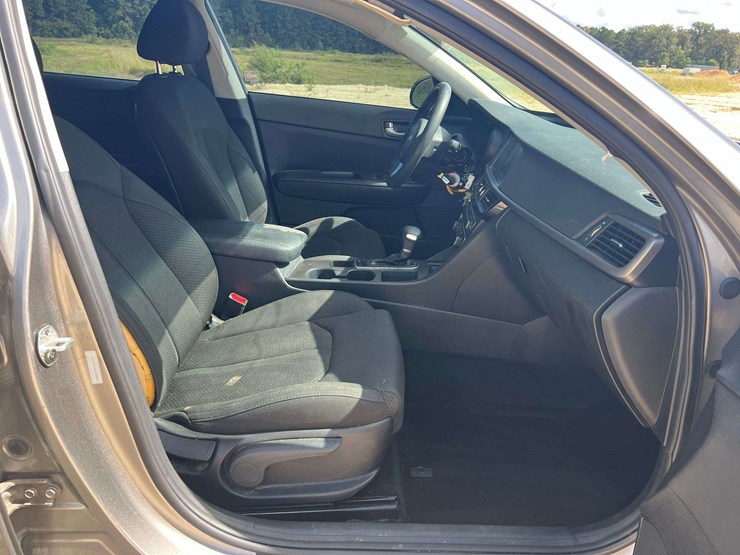 2018-kia-optima-4-door-sedan-(140,152-miles)-image-20