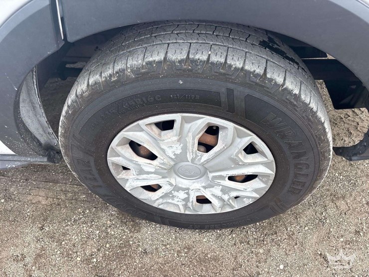 2019-ford-transit-image-24