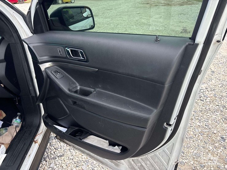 2017-ford-explorer-image-22