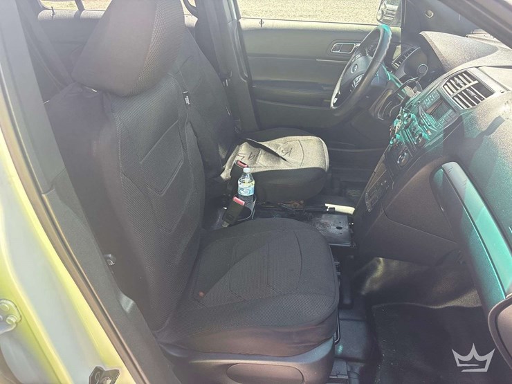 2016-ford-explorer-image-22