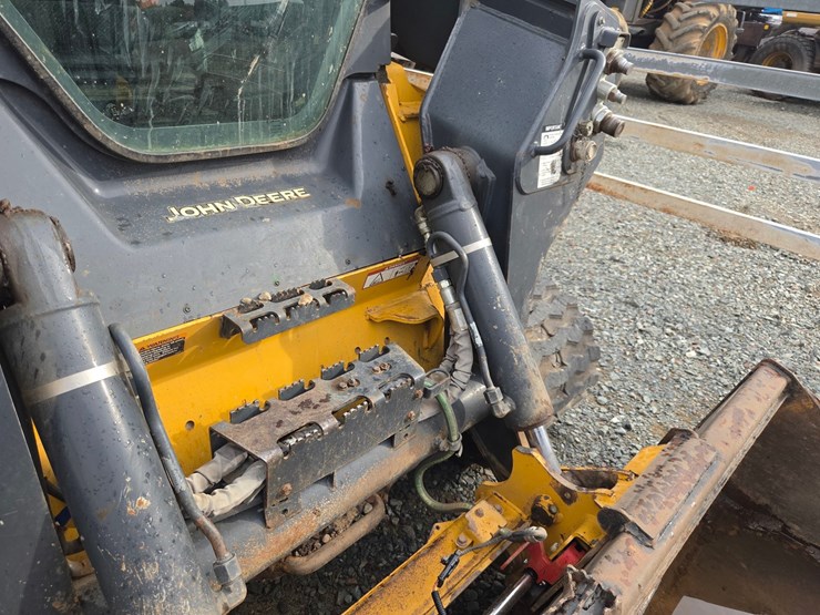 2020-deere-331g-image-15
