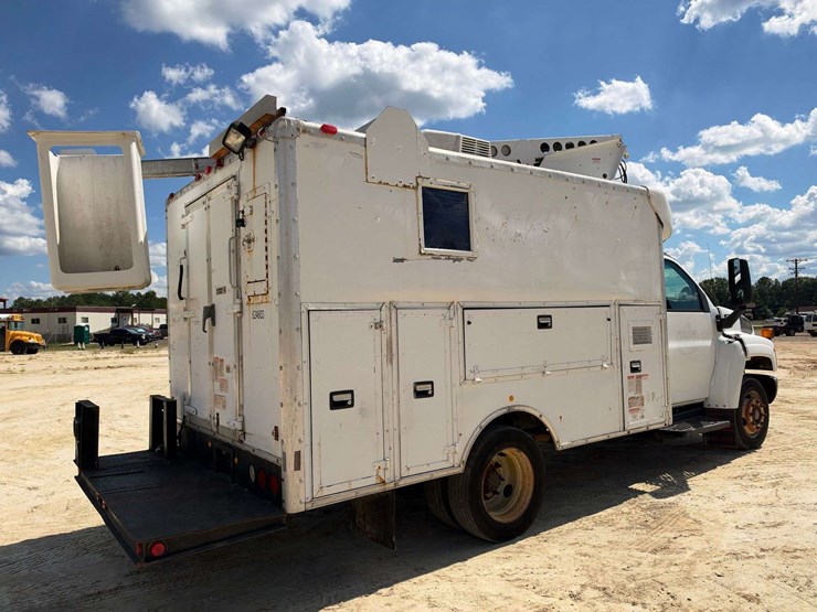 2008-utility-van-image-3