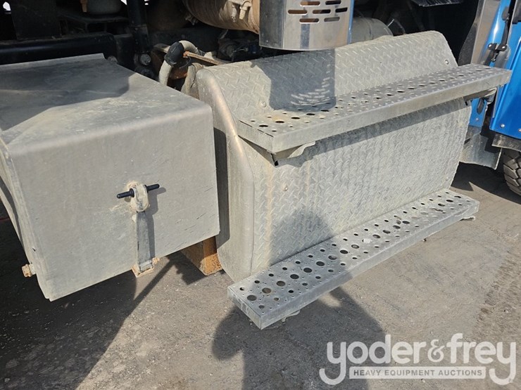 2019-freightliner-122sd-image-50