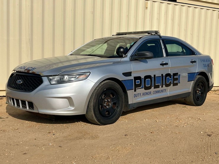2016-ford-taurus-police-interceptor-sedan-(82,733-miles)-image-1