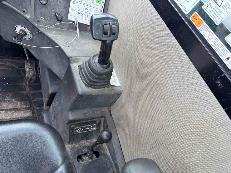 2013-caterpillar-tl943c-image-27