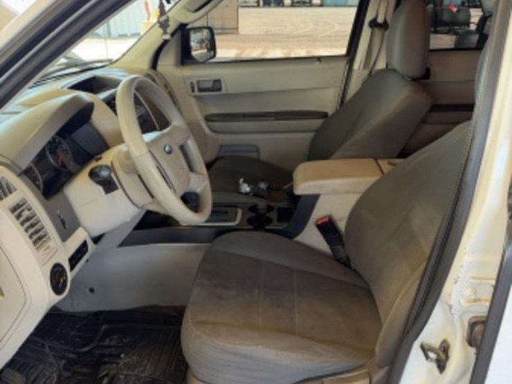 2011-ford-escape-image-26
