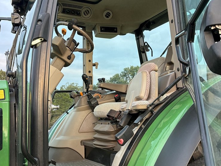 2018-john-deere-5125r-image-23