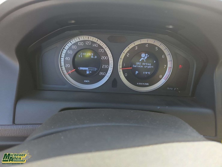 2010-volvo-xc60-image-19