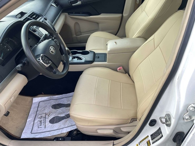 2014-toyota-camry-le-4-door-sedan-(170,014-miles)-image-10