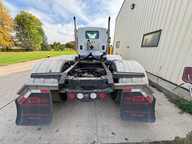 2022-kenworth-t680-image-4