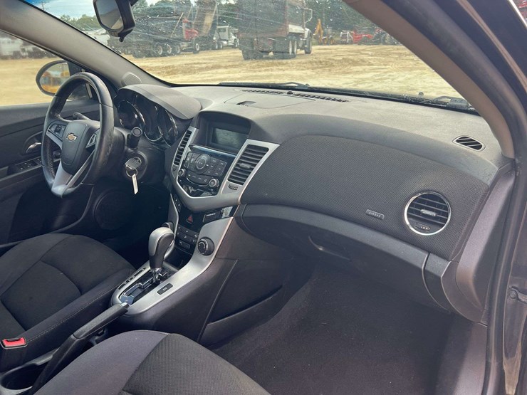 2014-chevrolet-cruze-4-door-sedan-(101,237-miles)-image-18
