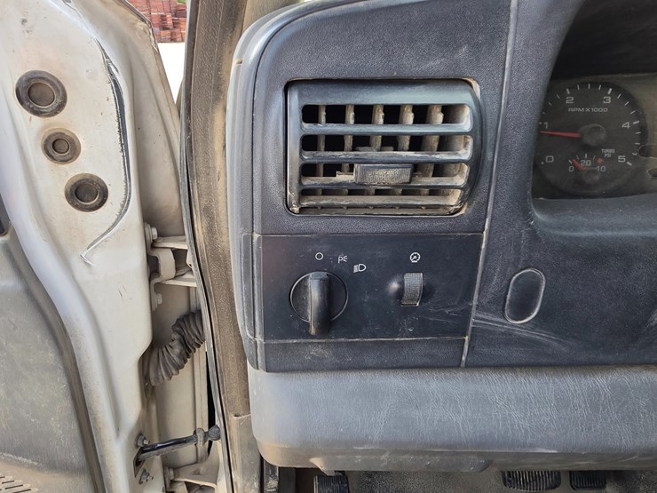 2005-ford-f550-image-63