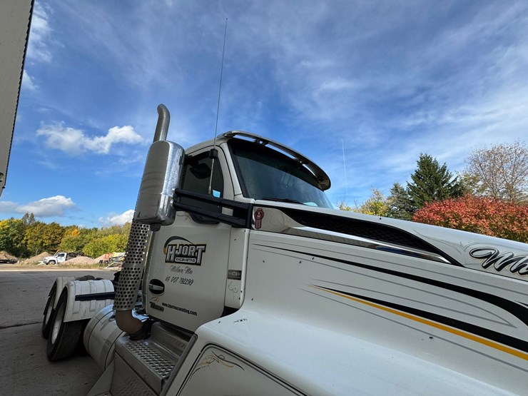 2022-kenworth-t680-image-29