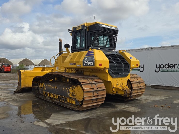 2024-komatsu-d71pxi-24-image-3