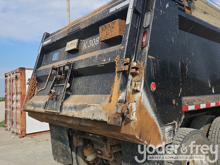 2019-freightliner-122sd-image-44
