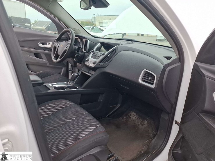 2017-chevrolet-equinox-image-17