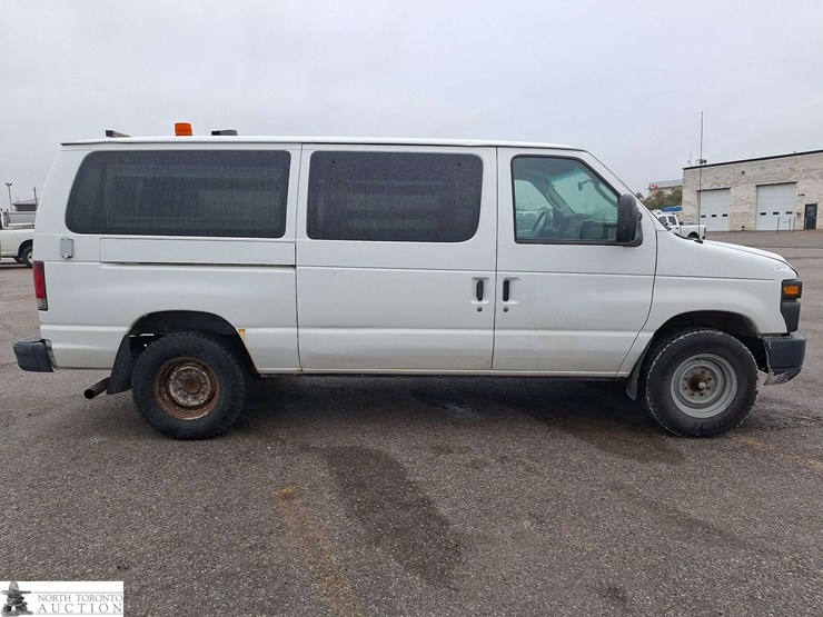 2009-ford-cargo-image-4