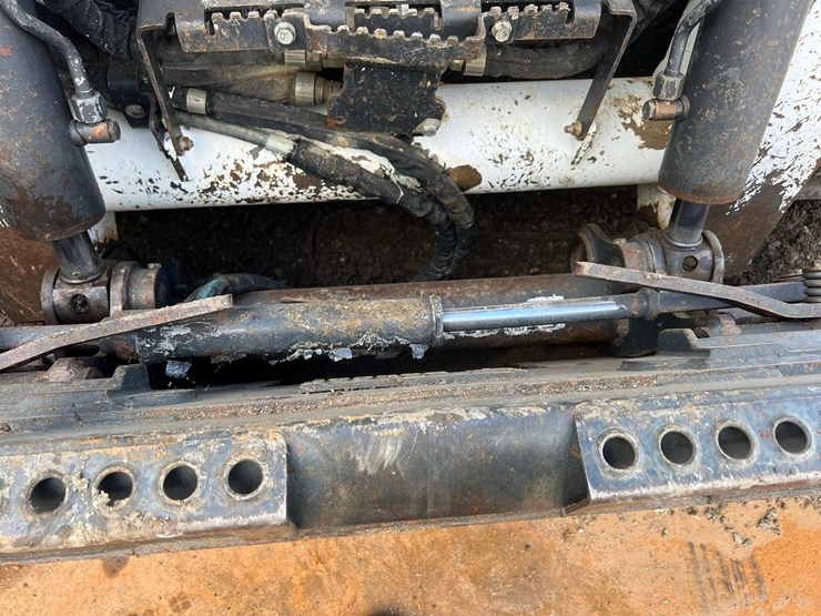 2022-bobcat-t770-image-11