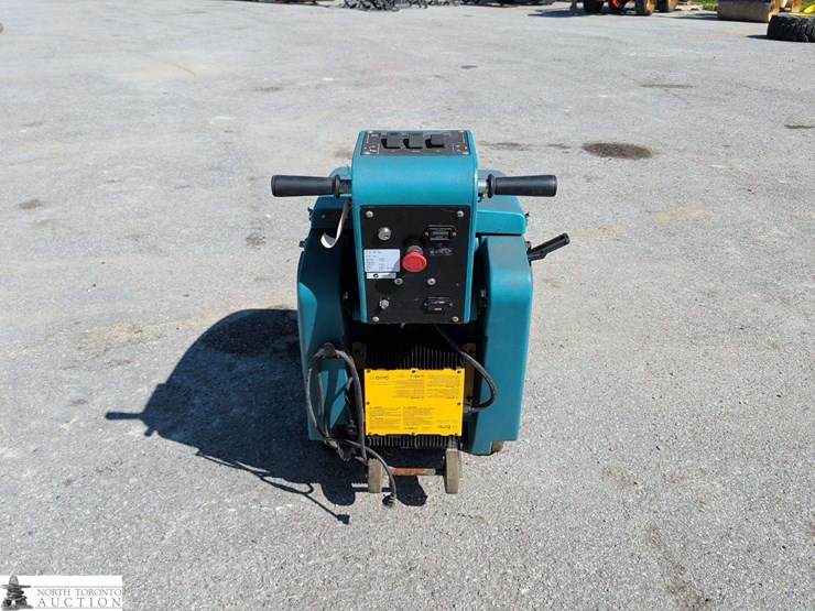 non-operable-tennant-2550-floor-scrubber-image-6