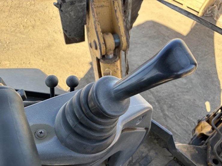 2005-deere-410g-image-34