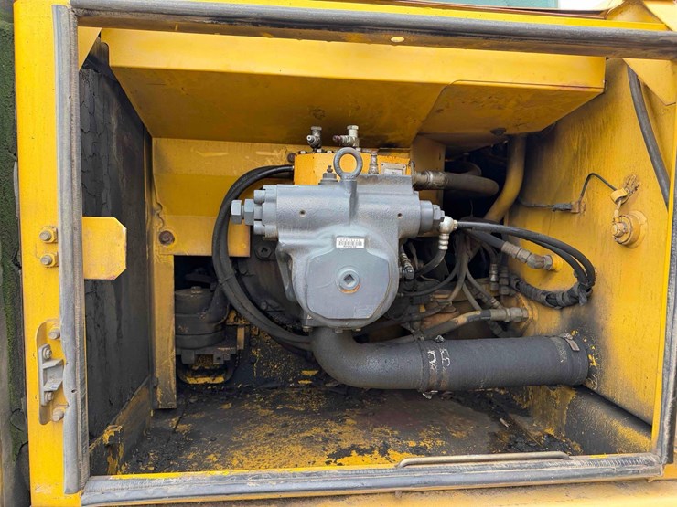 komatsu-pc220-lc-6-image-17
