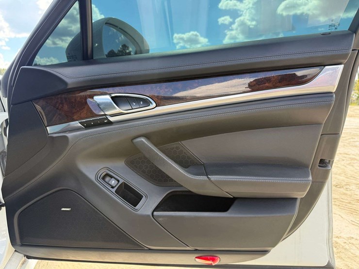 2016-porshe-panamera-4-door-hatchback-(132,955-miles)-image-29