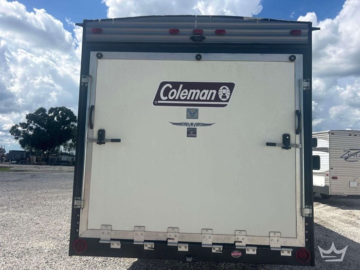 2019-28ft-keystone-coleman-toy-hauler-t/a-travel-trailer-image-21
