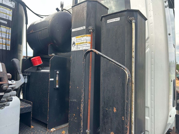 2019-international-durastar-4300-image-16