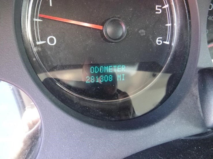 2007-chevrolet-suburban-image-15