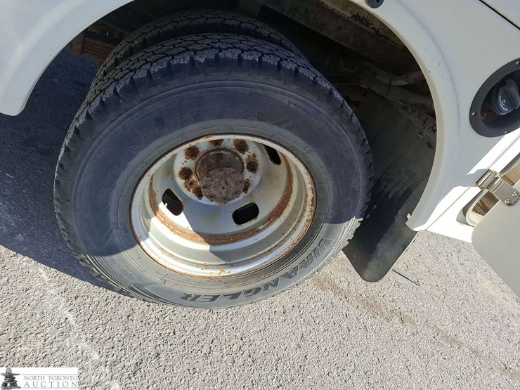2012-ford-f350-image-25