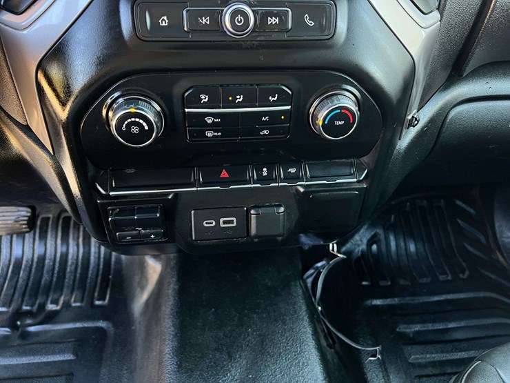 2021-chevrolet-3500hd-image-16