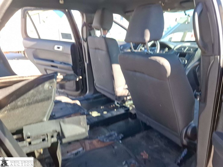 2017-ford-explorer-image-18