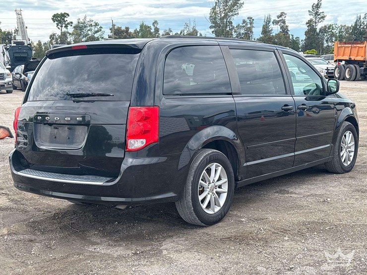2013-dodge-grand-caravan-image-3