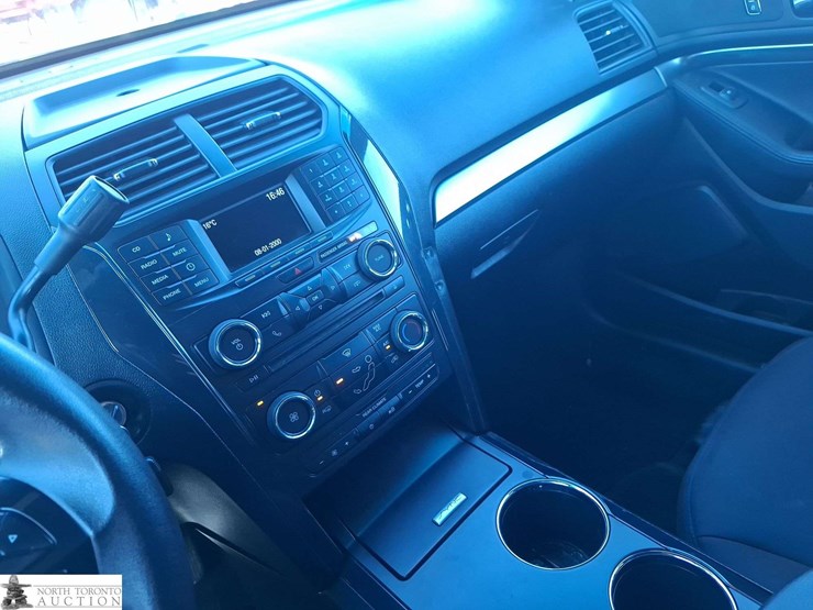 2016-ford-explorer-image-12