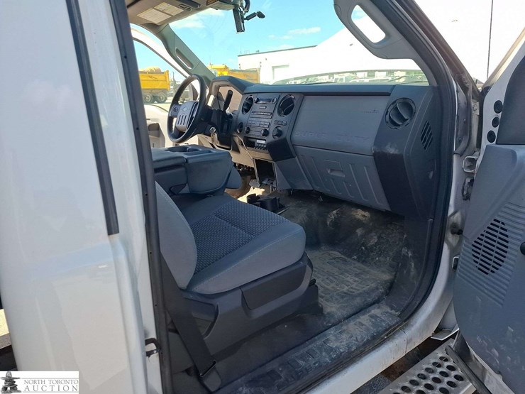 2011-ford-f350-image-17