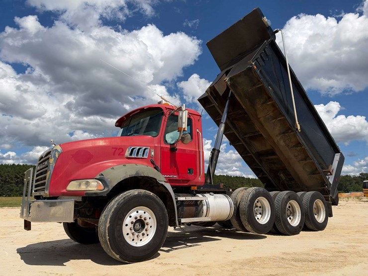 2007-mack-granite-ctp713b-image-1