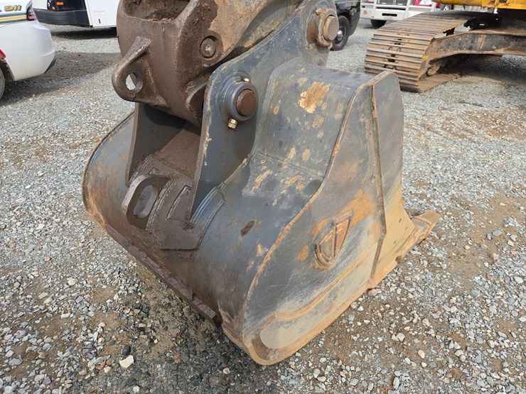 2017-deere-245g-lc-image-13