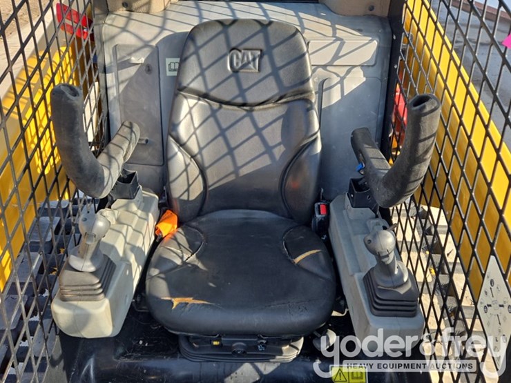 2019-caterpillar-259d3-image-45