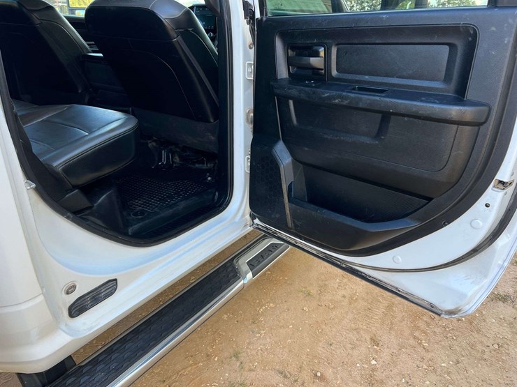 2023-dodge-3500-image-28