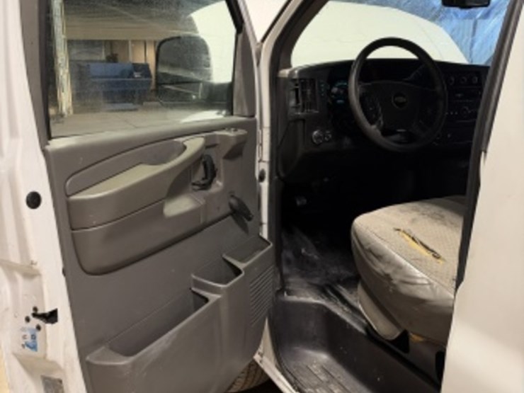 2011-chevrolet-express-2500-image-33