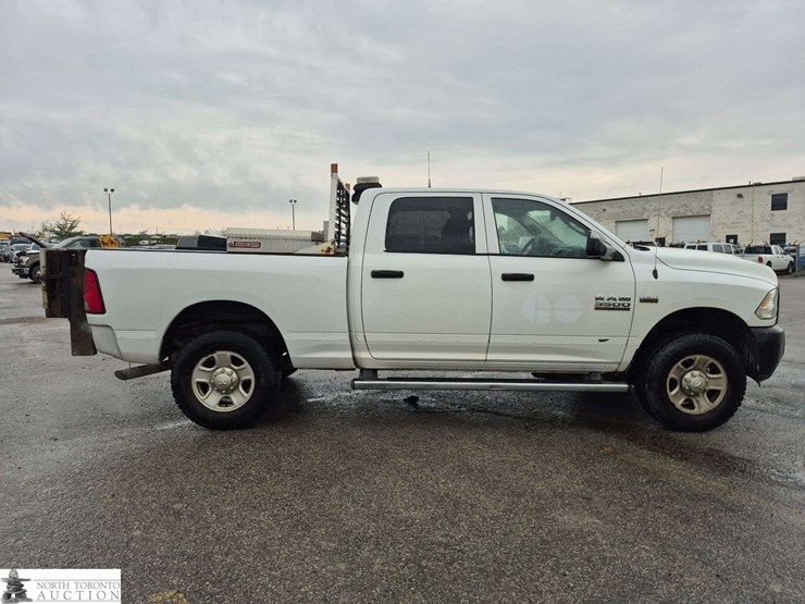 2014-dodge-3500-image-4