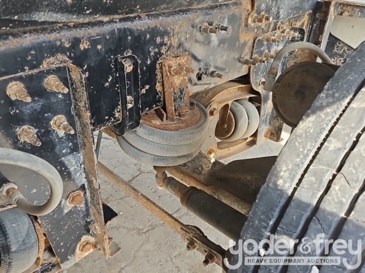 2019-freightliner-122sd-image-49