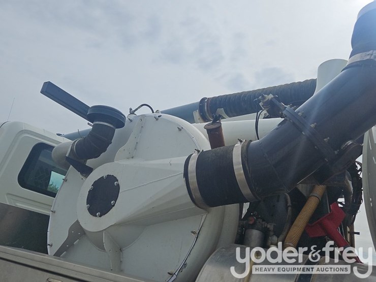 2012-vactor-2100-image-36