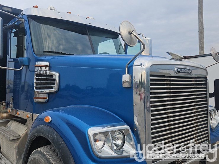 2019-freightliner-122sd-image-49