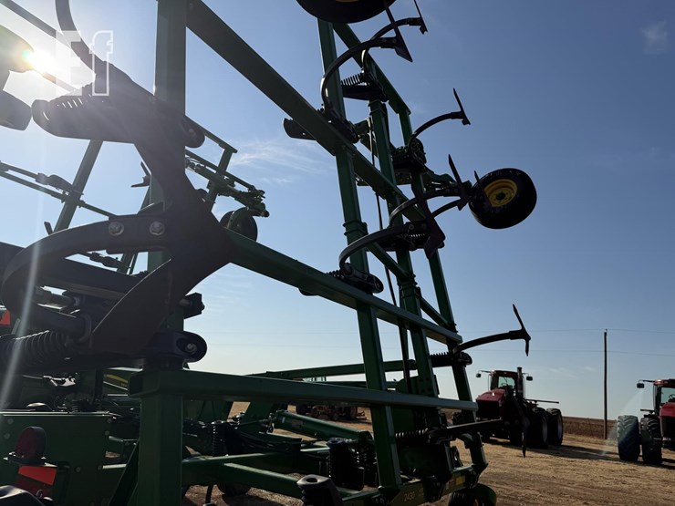 2023-john-deere-2430-image-13