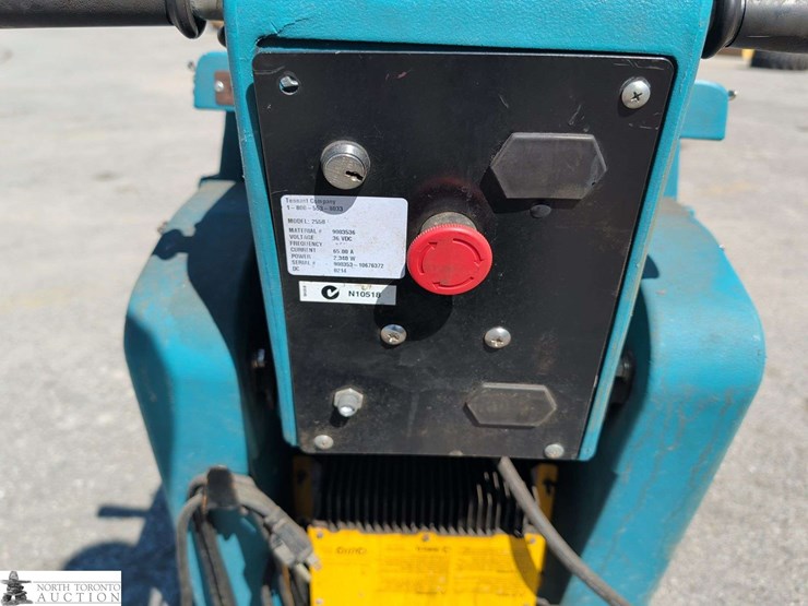 non-operable-tennant-2550-floor-scrubber-image-14