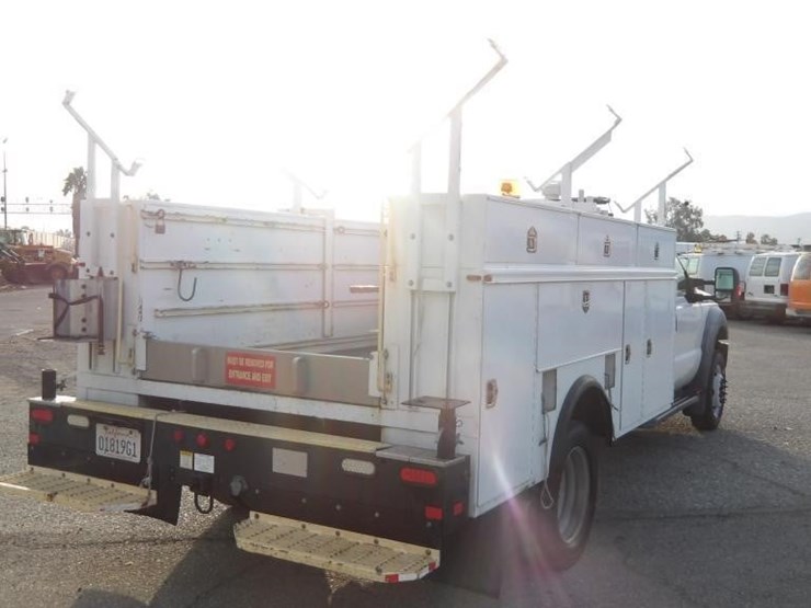 2011-ford-f550-image-3