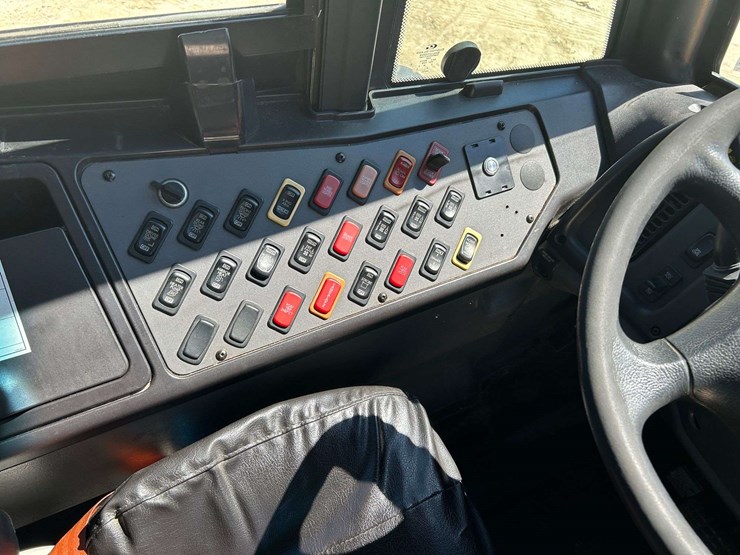 2016-freightliner-b2-image-12