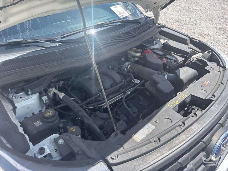 2016-ford-explorer-image-8