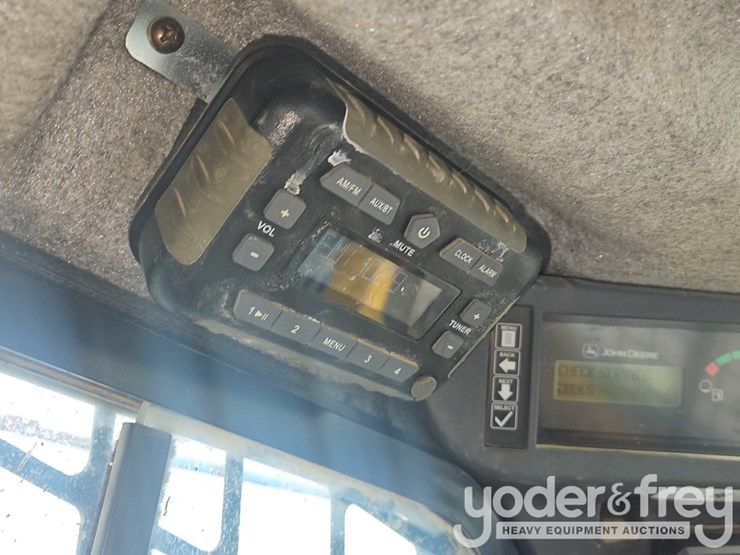 2021-deere-333g-image-45